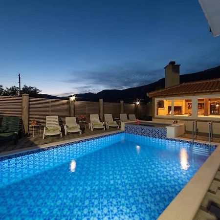 Holiday Home Chester With Heated Pool Kaštela Exterior foto