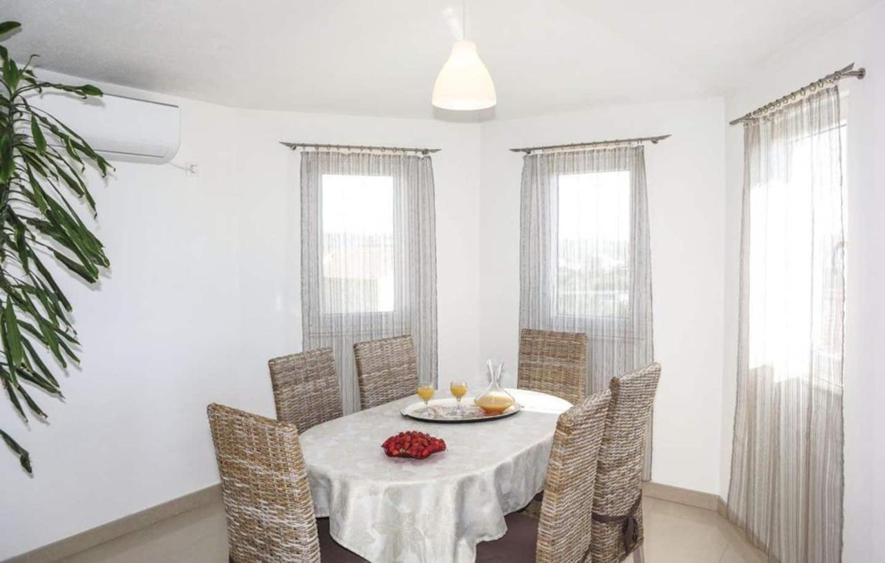 Holiday Home Chester With Heated Pool Kaštela Exterior foto