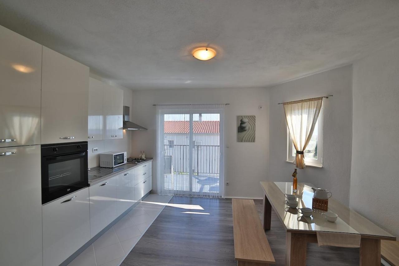 Holiday Home Chester With Heated Pool Kaštela Exterior foto