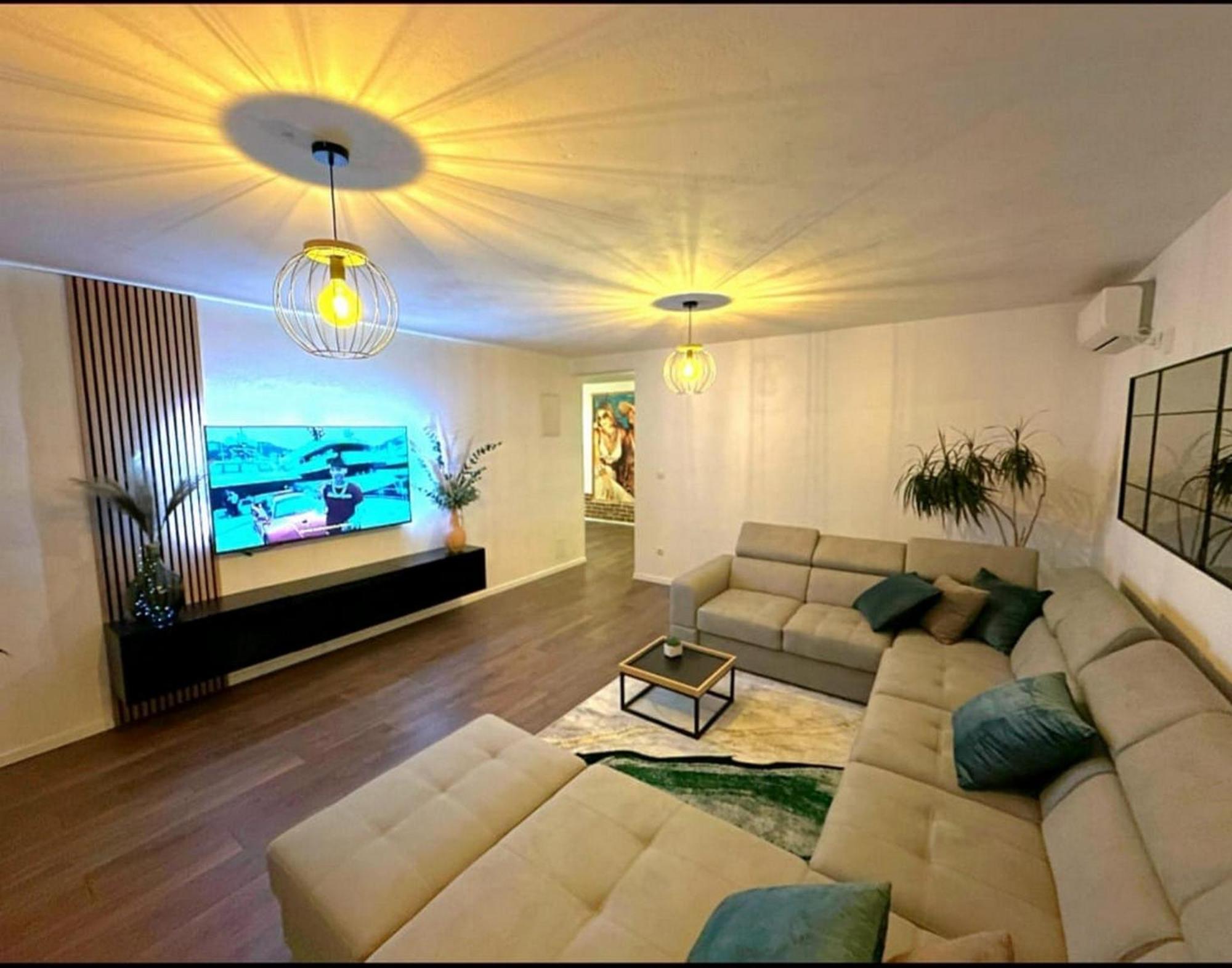 Holiday Home Chester With Heated Pool Kaštela Exterior foto