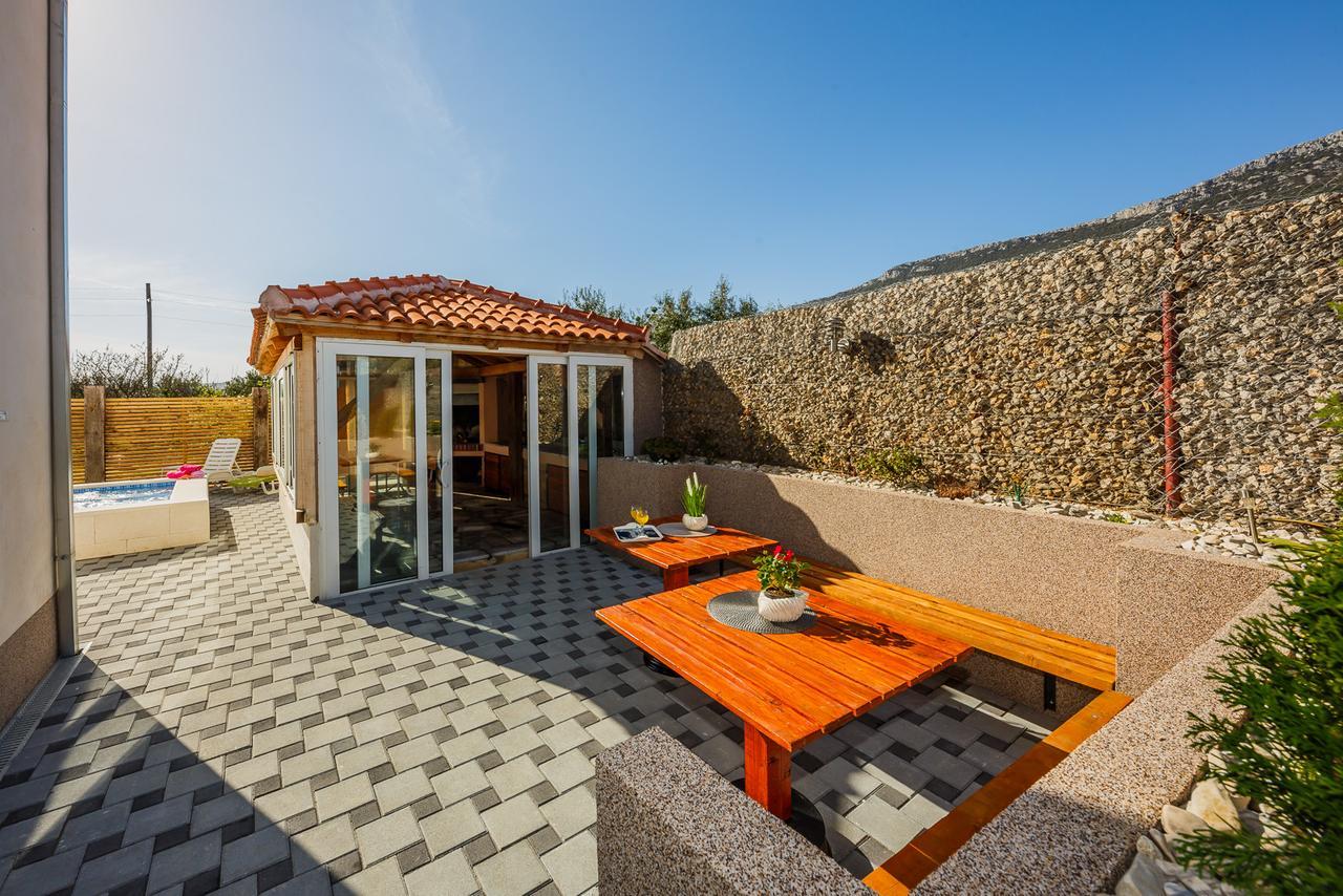 Holiday Home Chester With Heated Pool Kaštela Exterior foto