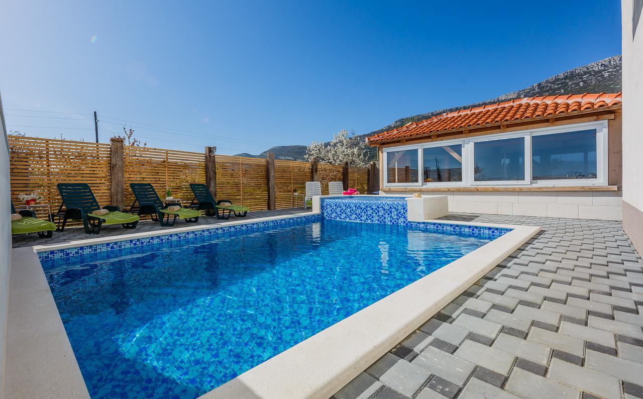Holiday Home Chester With Heated Pool Kaštela Exterior foto