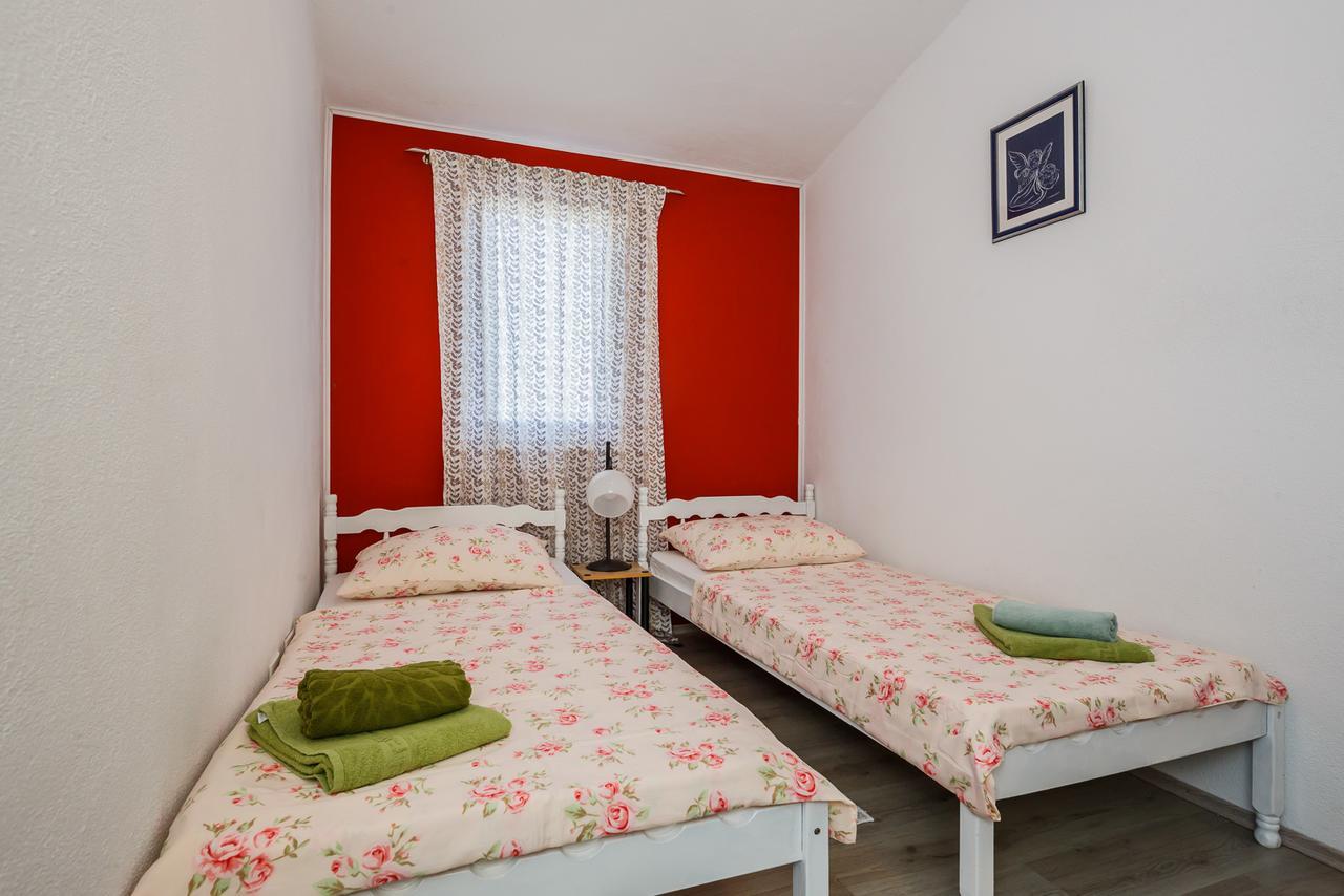 Holiday Home Chester With Heated Pool Kaštela Exterior foto